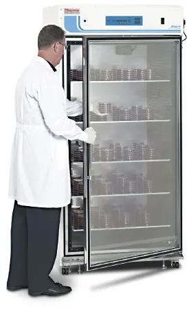 Thermo Fisher/Barnstead - Thermo Scientific - 3950 - Co2 Incubator Thermo Scientific Large Capacity / Reach-in 29 Cu. Ft. / 821 Liter